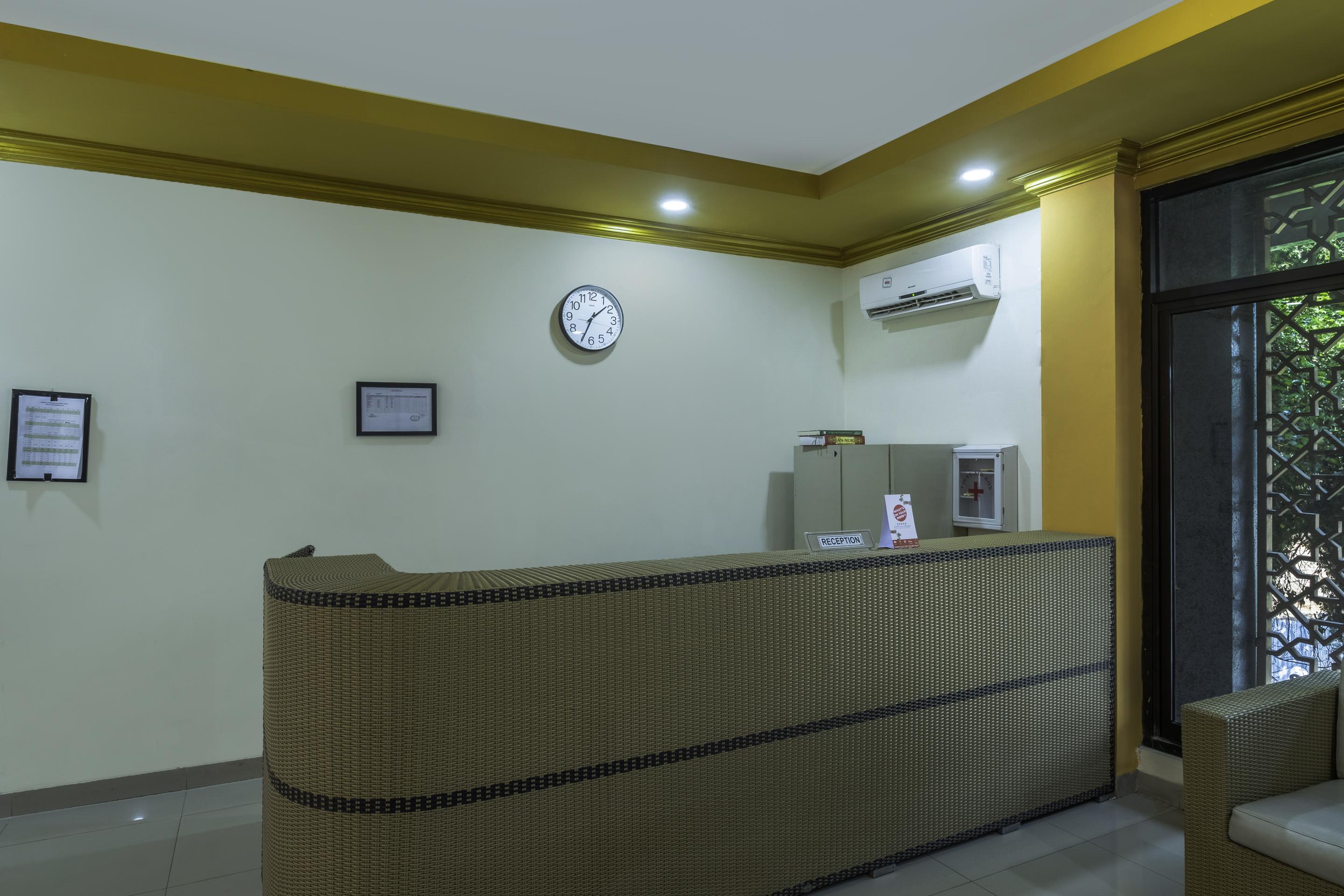 Oyo 2132 Pondok Avicenna Cirebon Exterior foto